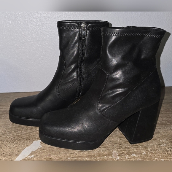 Steve Madden Ever Retro Y2K Inspired Platform Boots Black Ankle Bootie Size 9 - Picture 7 of 10